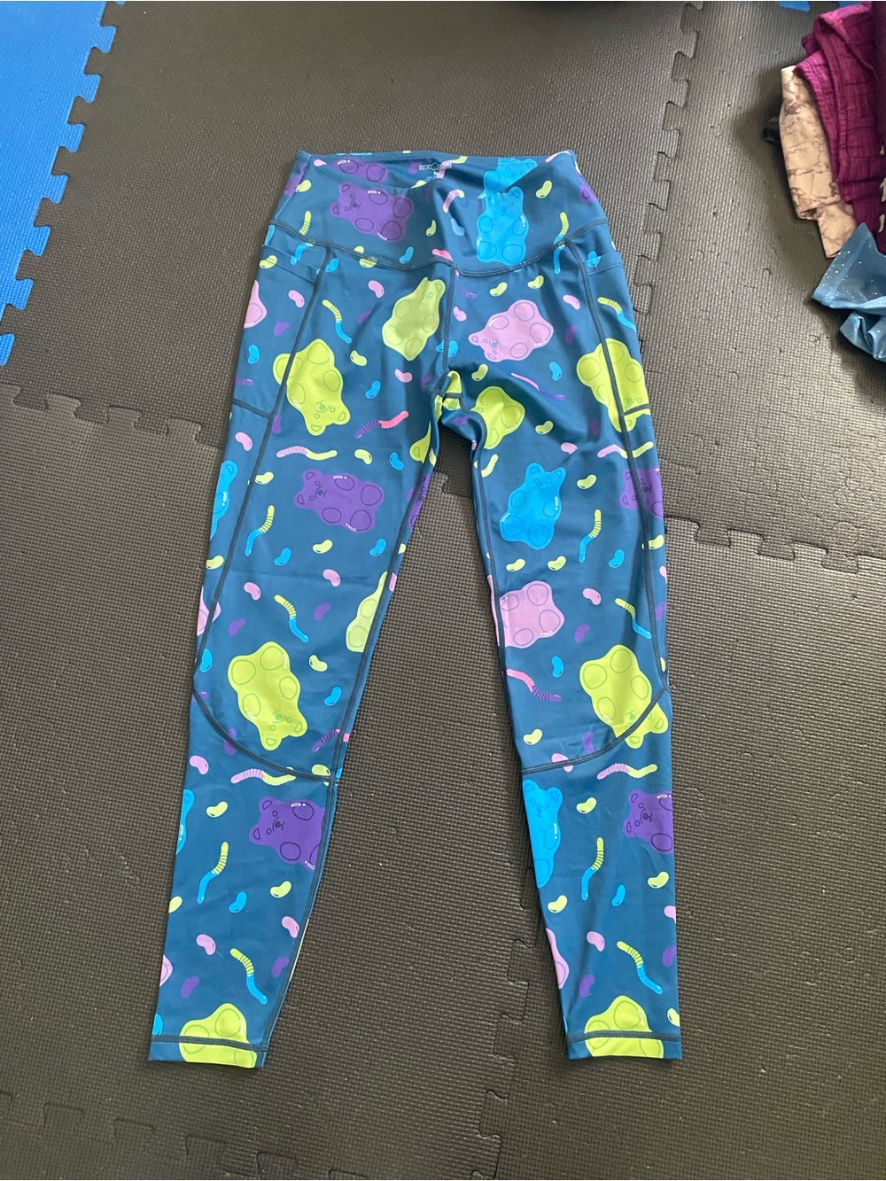 FMFM gummy bear leggings, M